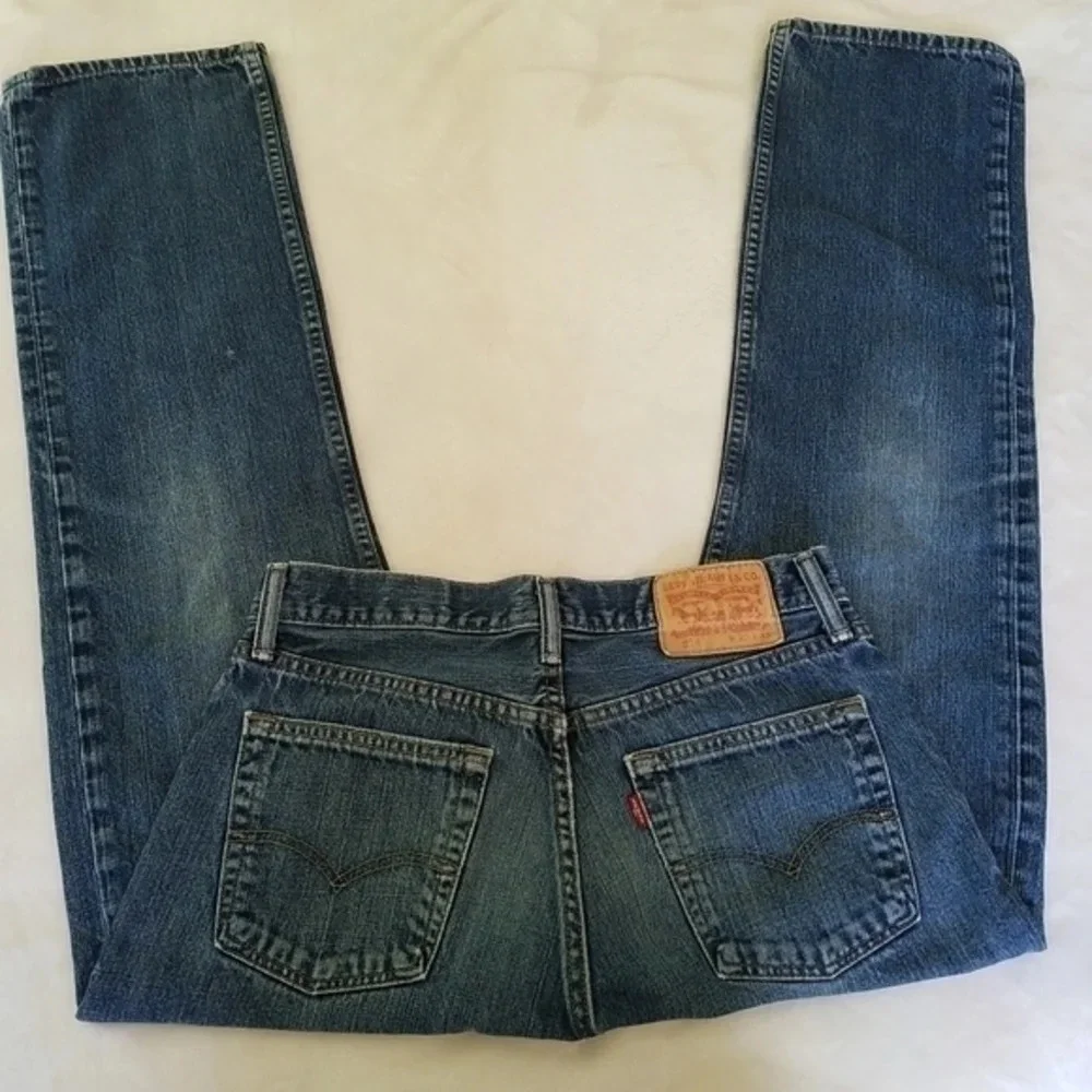 Levi's‎ 514 Traditional 5 Pocket Styling Medium Wash Jeans